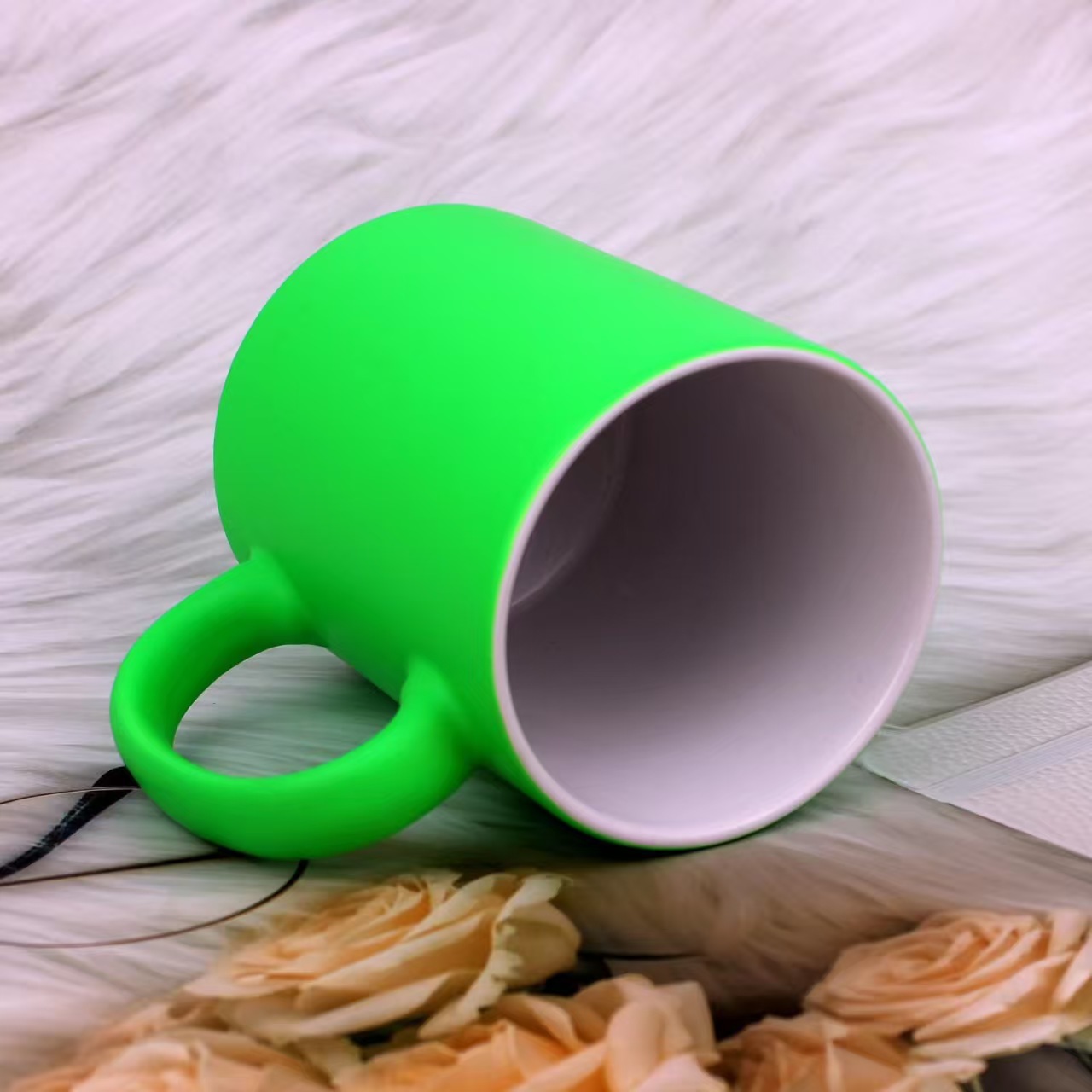 Fábrica directa de transferencia térmica de tazas de recubrimiento de sublimación térmica de cerámica al por mayor brillante esmerilado caballo mágico de cambio de color