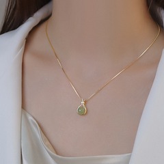 ネックレスの女性はシンプルで清新な大衆デザインの高級感があります。