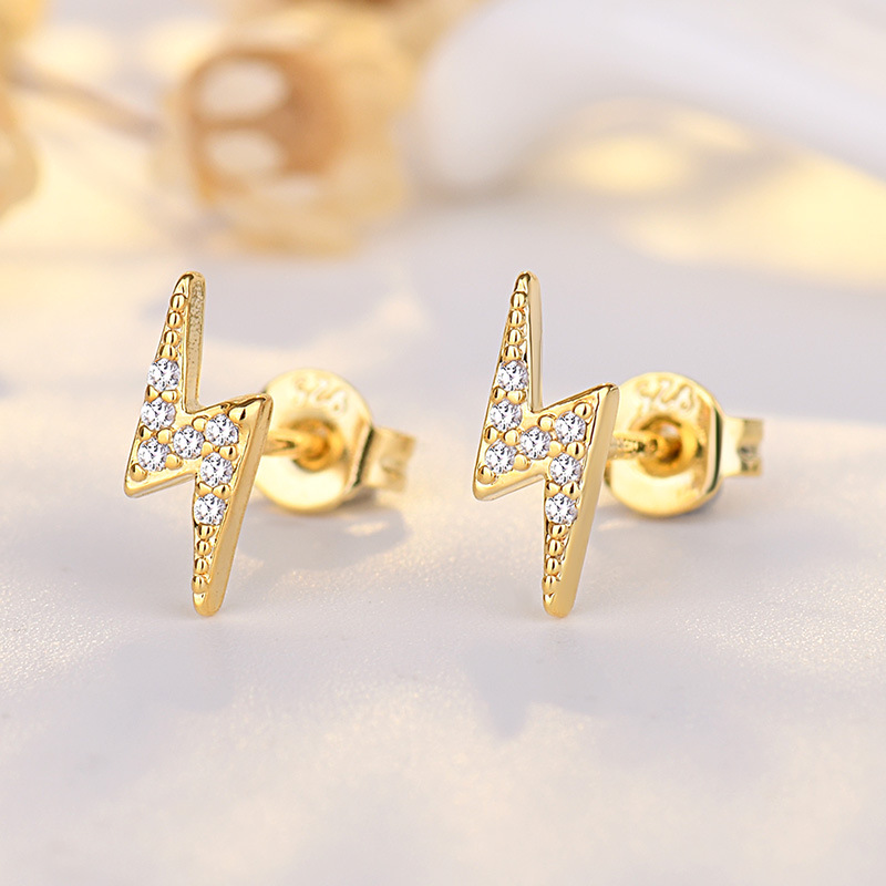 Qiaolanxuan estilo japonés y coreano nuevo pequeño anti-alergia S925 plata aguja relámpago Stud pendientes femenino sentido nicho pendientes de plata