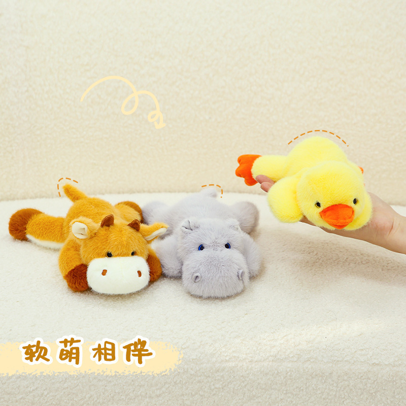 正版の熊の伝説の漫画の中で宝のぬいぐるみのぬいぐるみの子供は人形の動物のかわいい腹ばいの贈り物の卸売りに付き添います。|undefined