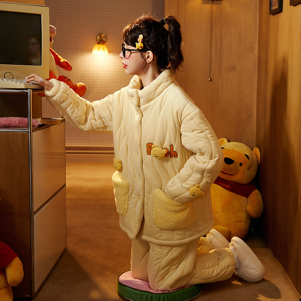 RUNMA [WARM TYPE] JOINT WINNIE THE POOLE FALL | WINTER PAJAMAS 여성용 두꺼운 산호 양털 퀼트 홈 의류 세트