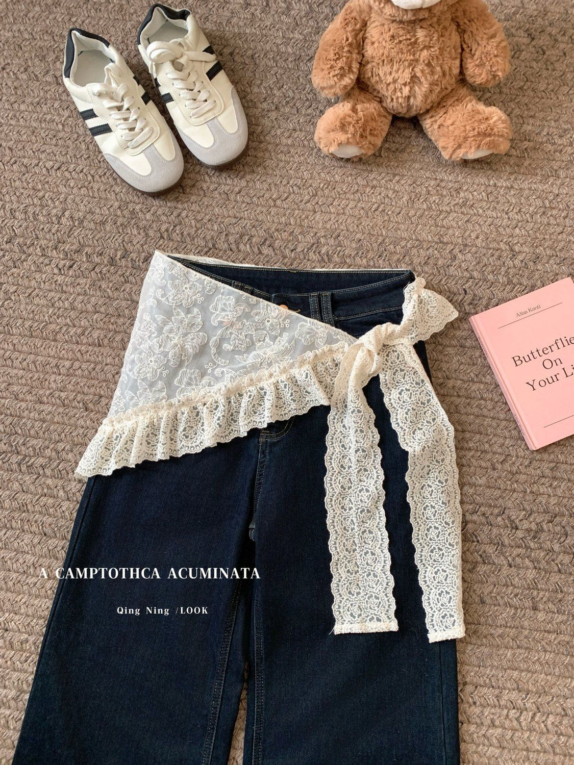 白い花の網の糸のレースのおならのカーテンの女性の春夏のバレエの風の甘い蝶結びのバンドの外で重ねて半身のスカートを着ます。