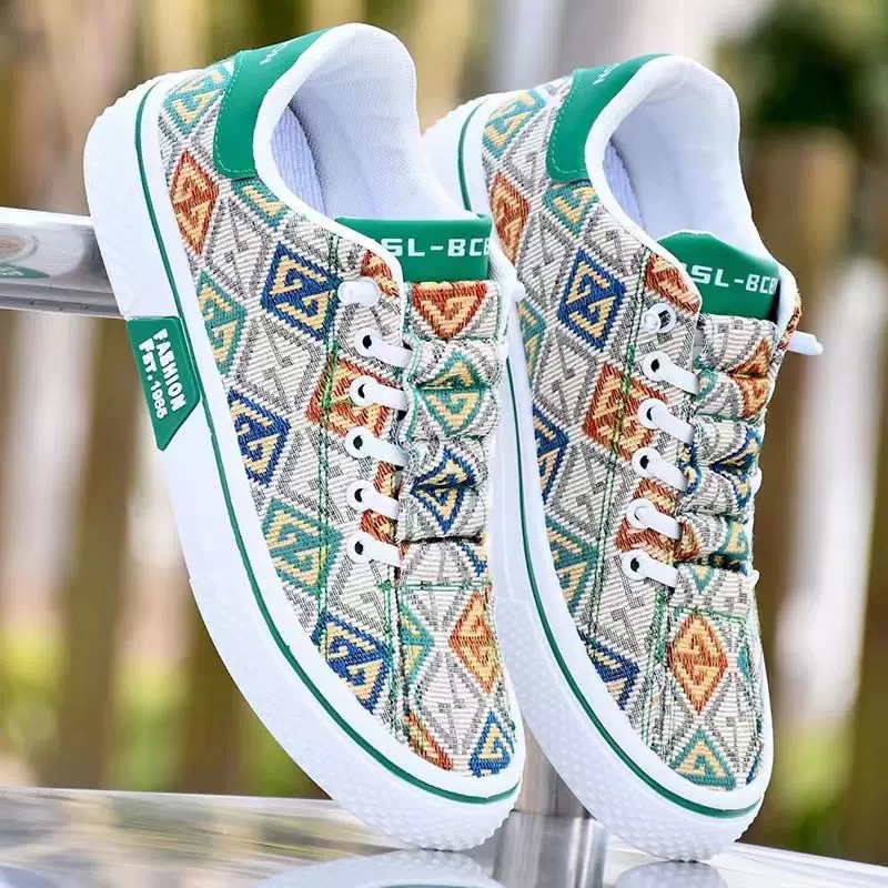 Viejos zapatos de tela para hombres verano 2026 nuevos zapatos de lona delgados zapatos de moda moda juvenil zapatos de skate casuales de moda