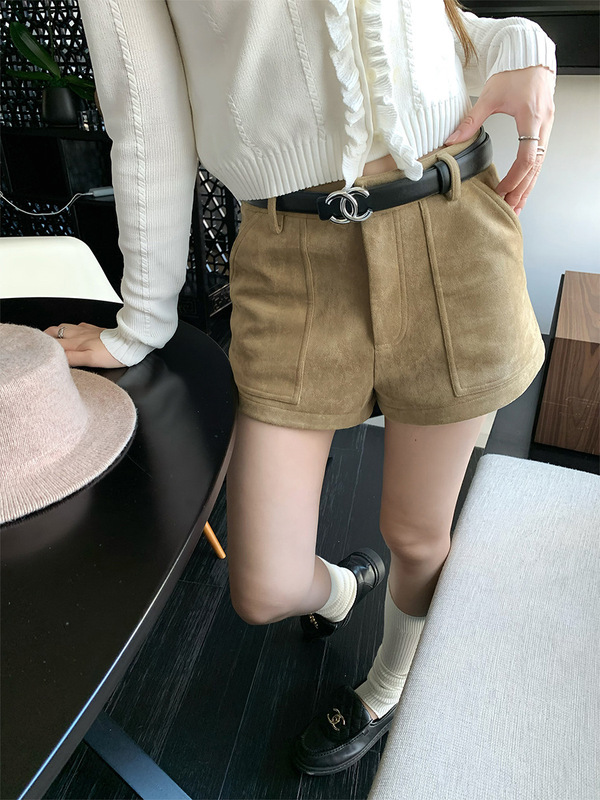 Hhyii 旷野漫步 卡其色麂皮阔腿休闲裤女秋大口袋高级感工装短裤|undefined