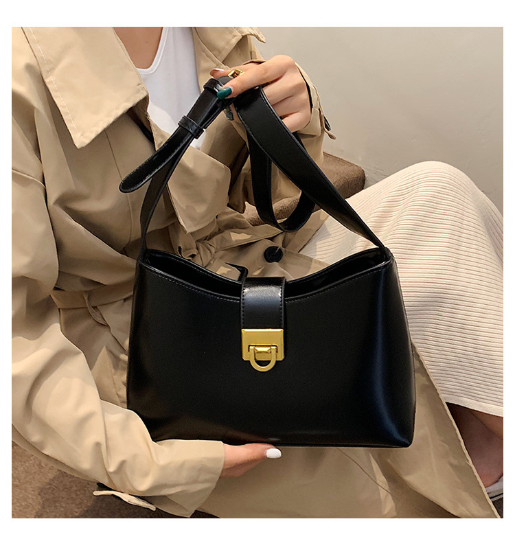 2021 New Bucket Female Bag Korean Solid Color Large-capacity Commuter Diagonal Bag display picture 129