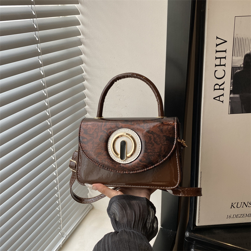 2026 Fall/Winter Fashion Retro Patent Leather Small Square Bag for Women, Handbag, Shoulder Bag, Crossbody Bag with Versatile Lock Decoration