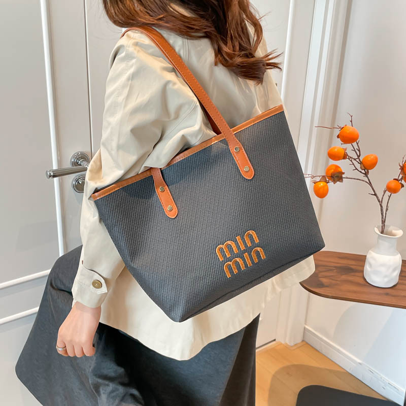 Bolsas retro transfronterizas de gran capacidad para mujeres 2026 nueva moda coreana nicho Zhong tote bolsas de hombro al por mayor