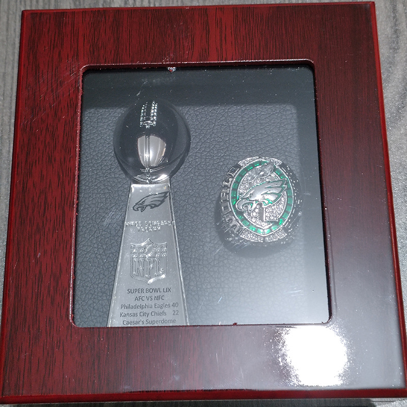 老鹰2025+奖杯带盒