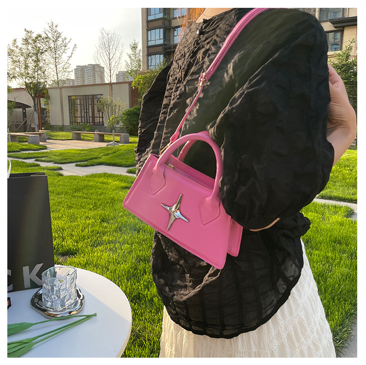 Semplice nuovo stile estivo 2023, popolare quest'anno, borsa quadrata piccola a tracolla portatile da pendolarismo casual in stile occidentale per donna_voghion.com