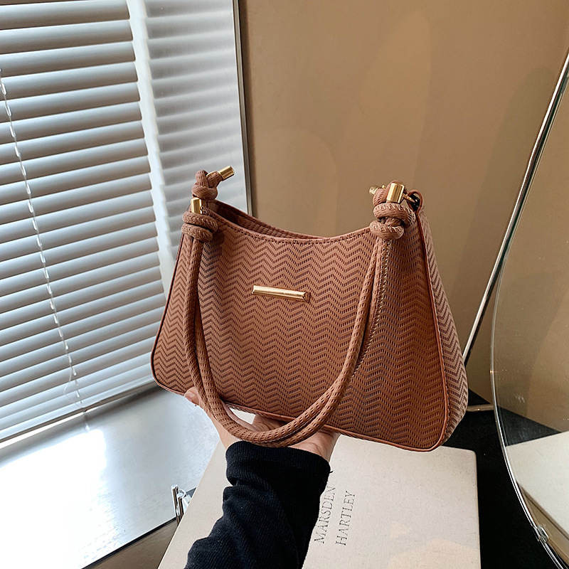 Bolsa de hombro de alta sensación para mujeres 2024 nuevo estilo de moda bolso de estilo extranjero bolso de hombro de mujer retro versátil bolso de hombro