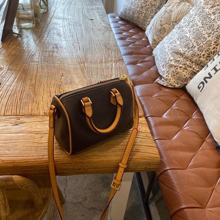 Frühling 2024 Sommer Single Shoulder Crossbody Modische und beliebte Handheld Small Square Shiling Damentasche_voghion.com