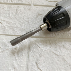 Electric drum key for jazz drums and snare drums, specifically designed for pneumatic drills—and also suitable for hand drills.