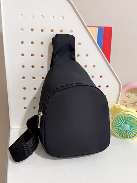 Simple solid color nylon children's shoulder bag, lightweight, versatile, comfortable, unisex chest bag, reduces load, solid color crossbody bag