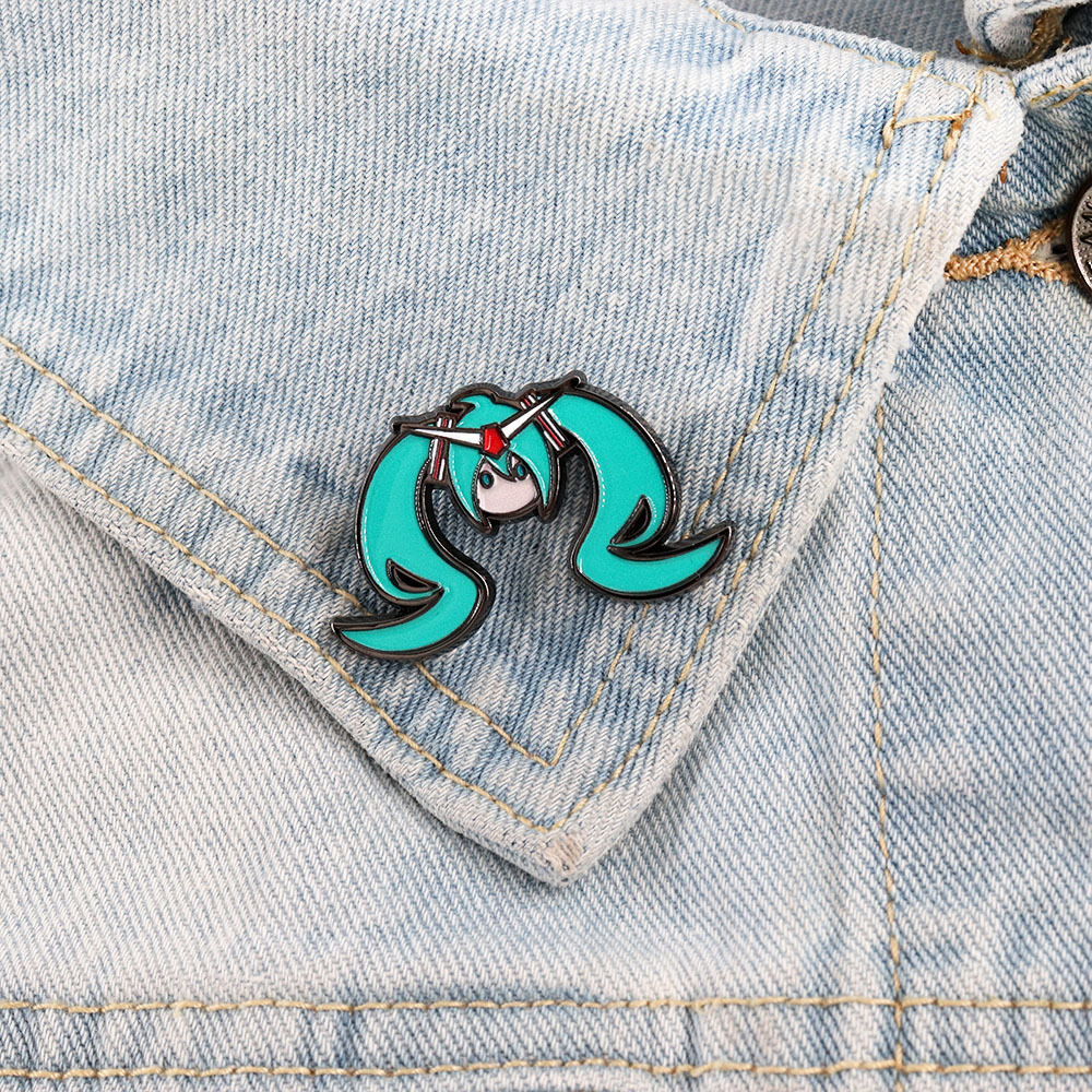 Hatsune Miku Q-version metal brooch, Hatsune Miku fan-made enamel badge, cute cartoon accessory for collars and bags