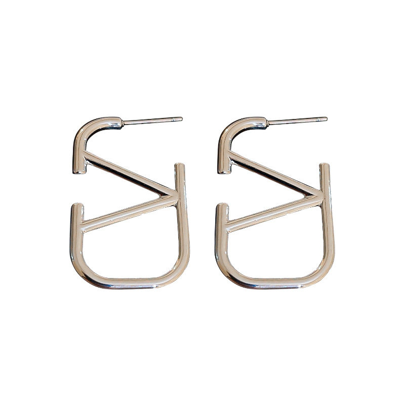 Aguja de plata carta pendientes geométricos de metal estilo frío ins pendientes de diseño personalizado pendientes de moda elegantes del todo-fósforo pendientes