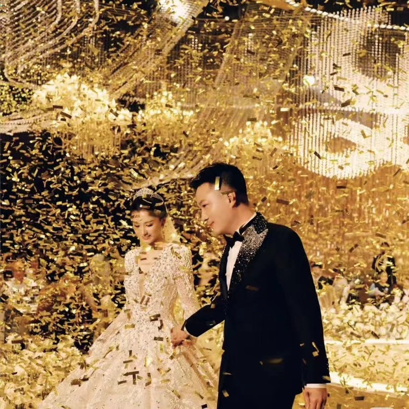 銀リボンの礼砲結婚の礼儀の筒の銀色のリボンの流星の雨の礼儀の筒の結婚式の結婚祝いの雰囲気の道具の礼砲|undefined