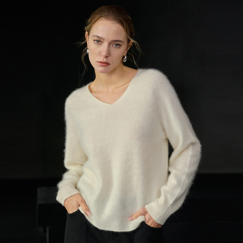 High-Quality Sheep Wool V-Neck Knitwear, New Autumn and Winter Style, Warm, Comfortable, Lazy and Relaxed Women's Knitwear