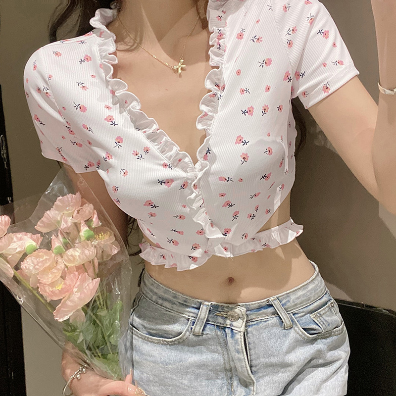 camiseta floral de verano de manga corta con cuello en V y tiras umbilicales expuestas NSGWY117505