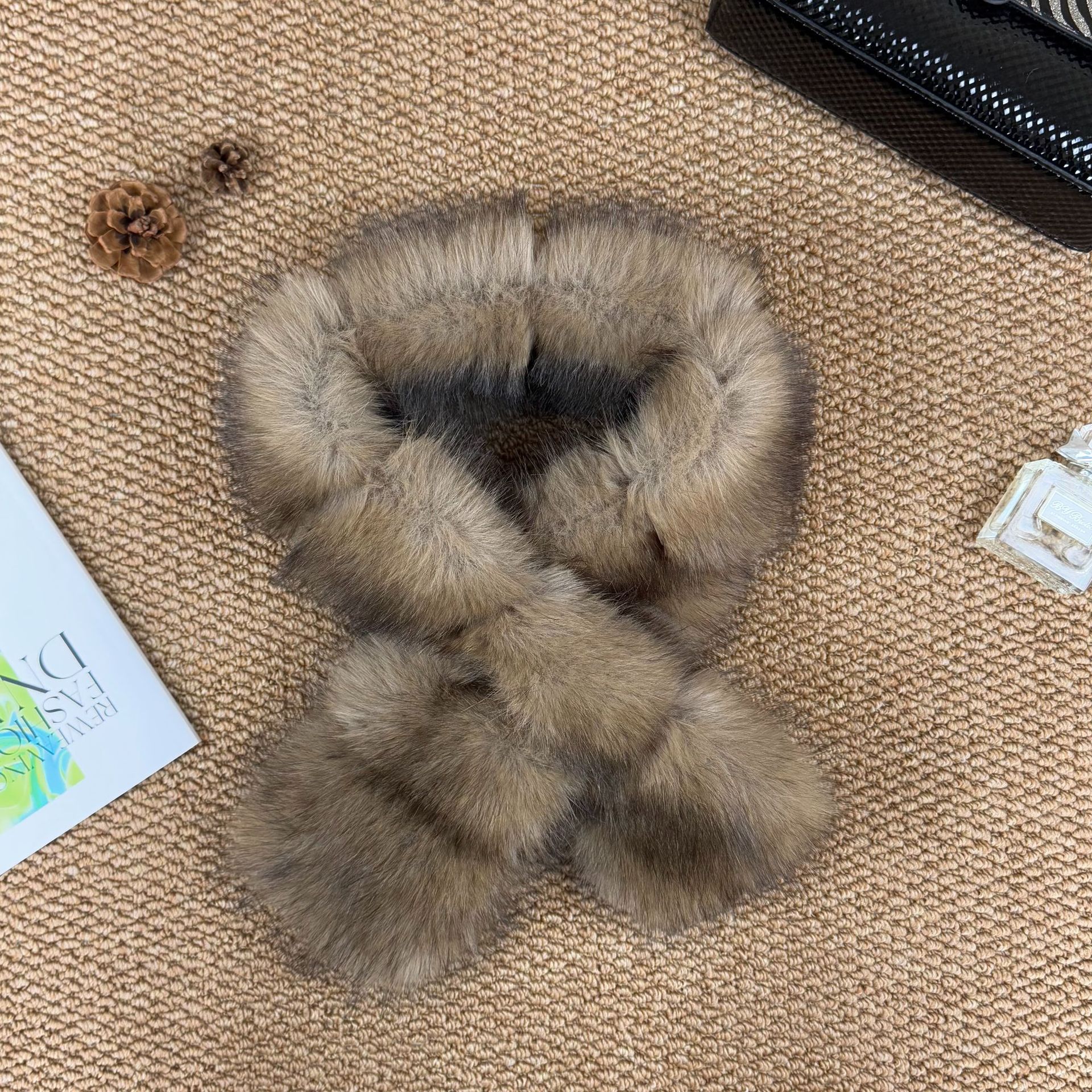 New Korean-Style Faux Fox Fur Warm Scarf, Fashionable Autumn and Winter Straight Bamboo Pattern Scarf for Women, Enhances Elegance
