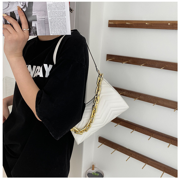 Retro New Fashion Korean Simple Western Style Chain Armpit Bag display picture 6