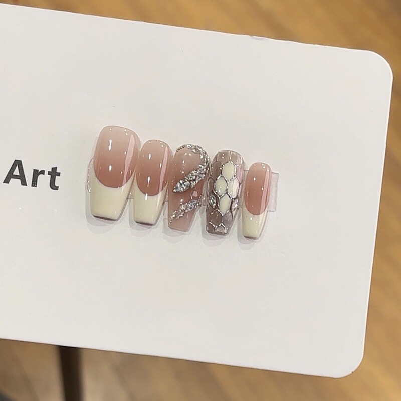 【Bgl】Handmade Nail Art with Rhinestones, Snake Head Design, White French Check Pattern, Elegant and Complexion-Enhancing Nail Stickers 【Bgl】Handmade Nail Art with Rhinestones, Snake Head Design, White French Check Pattern, Elegant and Complexion-Enhancing Nail Stickers