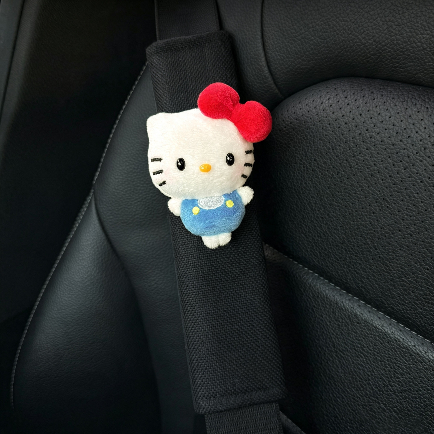 Cute KT cat plush car seatbelt shoulder pad, child anti-neck-strangling safety belt protector, couple set for women