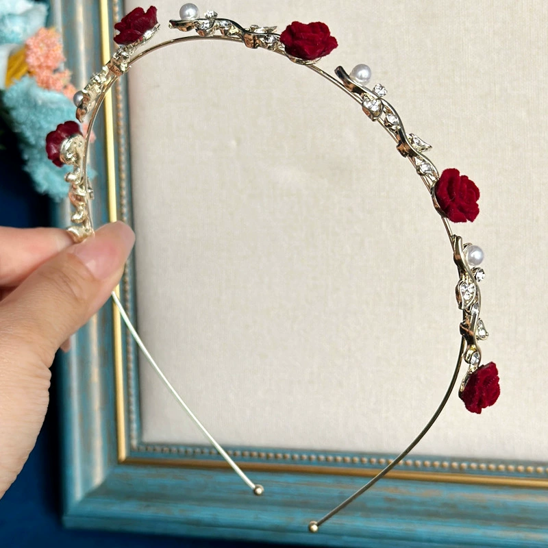 Повязка на голову к чонсам невесты, красная цветочная бархатная ткань, акценты из жемчуга и кристаллов