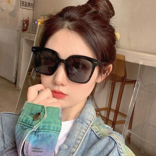New large frame sunglasses with rivets for women, fashion, men's fashion, big face, slimming ins, high-end glasses, square frame sunglasses batch
