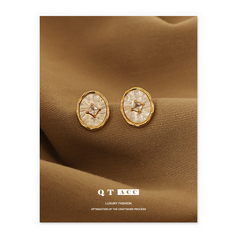 Brass organic retro elegant earrings with zircon