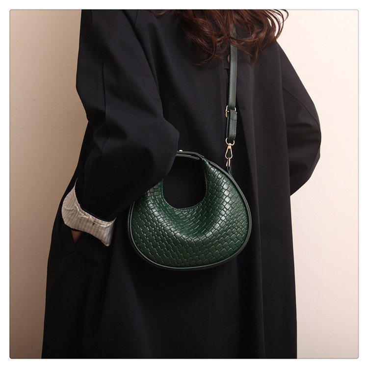 Bolsos para mujer 2023 invierno nueva moda patrón de cocodrilo bolso de hombro de luna nueva moda simple bolso de estilo occidental