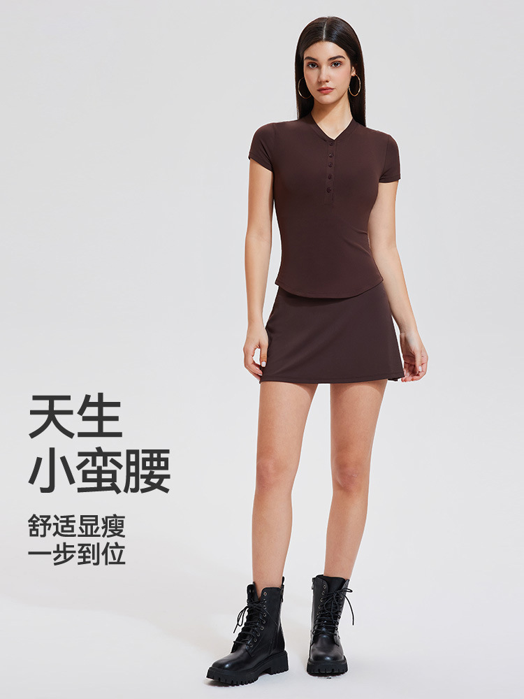 Conjunto de camisa y falda corta de manga corta estilo Henry para mujer, transpirable, de corte ajustado, estilo moderno para verano, conjunto deportivo de secado rápido para mujer.