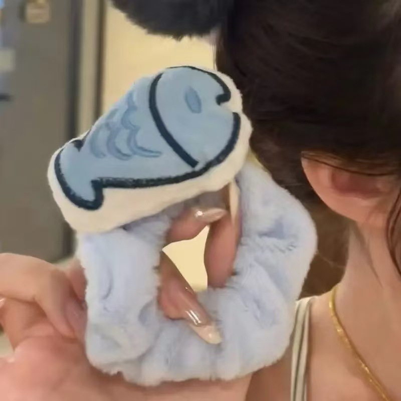 작은 물고기 머리끈