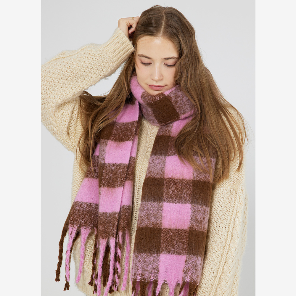 Bufanda de cachemira de imitación a cuadros con diseño de tablero de ajedrez en blanco y negro de la familia Z para mujer en temporada de otoño e invierno, cálida y cálida_voghion.com