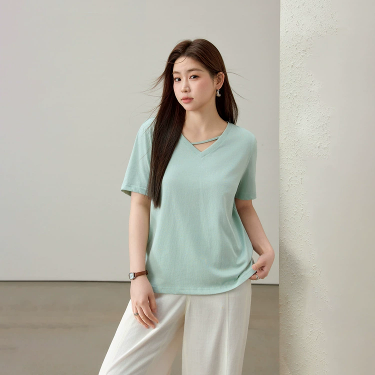 [Мягкая и удобная рабочая одежда с v-образным вырезом, универсальная футболка для похудения] Тонкая и красивая женская футболка больших размеров для полных мм, новый летний стиль