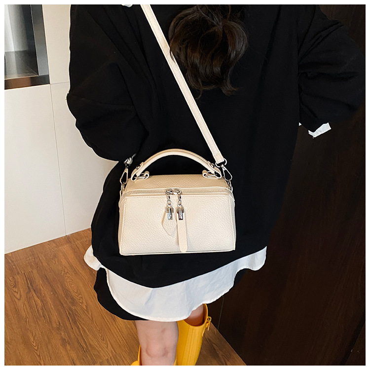 Korean retro fashion hand-held box bag for women 2025 new trendy and versatile small square bag, a niche and simple crossbody bag undefined