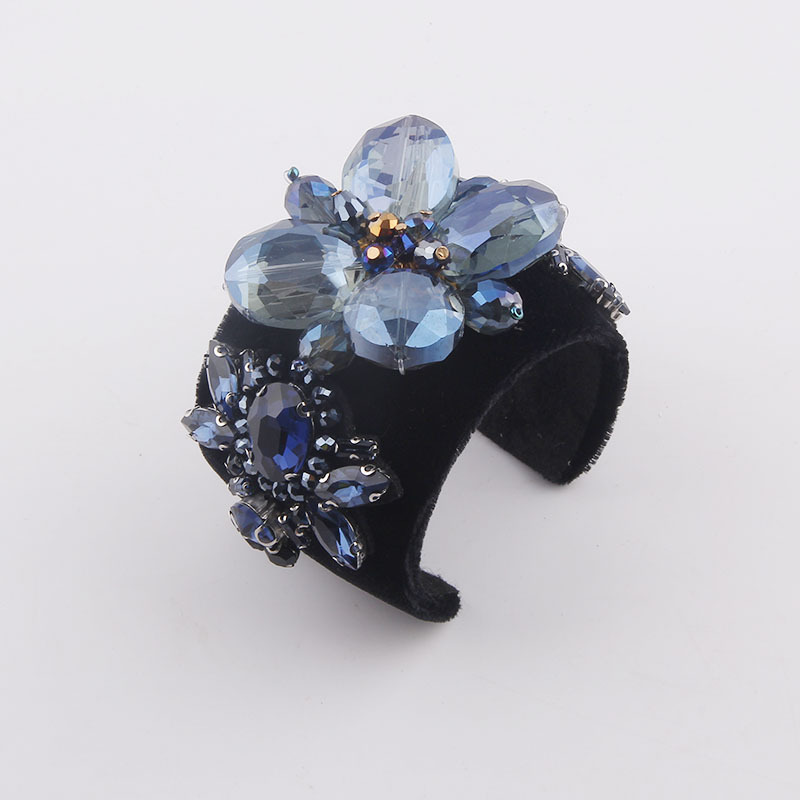 Baroque Flannel Diamond Gemstone Crystal Flower Bracelet display picture 6