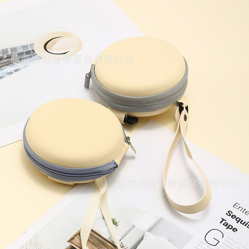Portable foldable sunglasses case with cushioned lining made of soft cloth