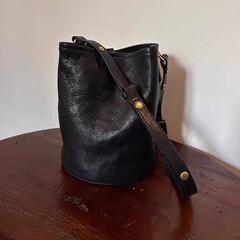 レトロ文芸頭層植なめしソフト皮バケツトートバッグ小衆通勤高級感大容量脇下斜め掛けバッグ