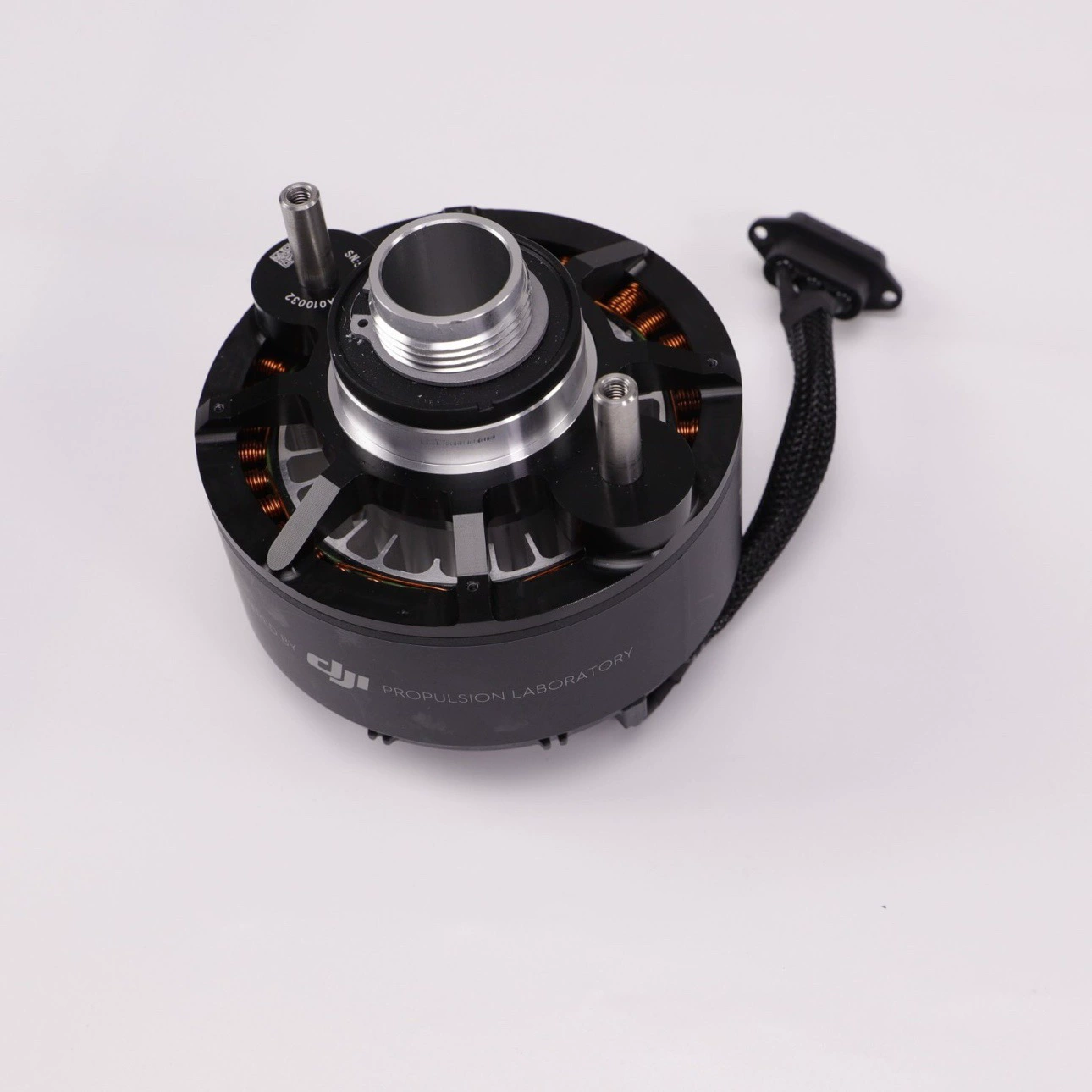 Мощный двигатель DJI t40 имеет мощный двигатель DJI t40, мощный двигатель t20p.