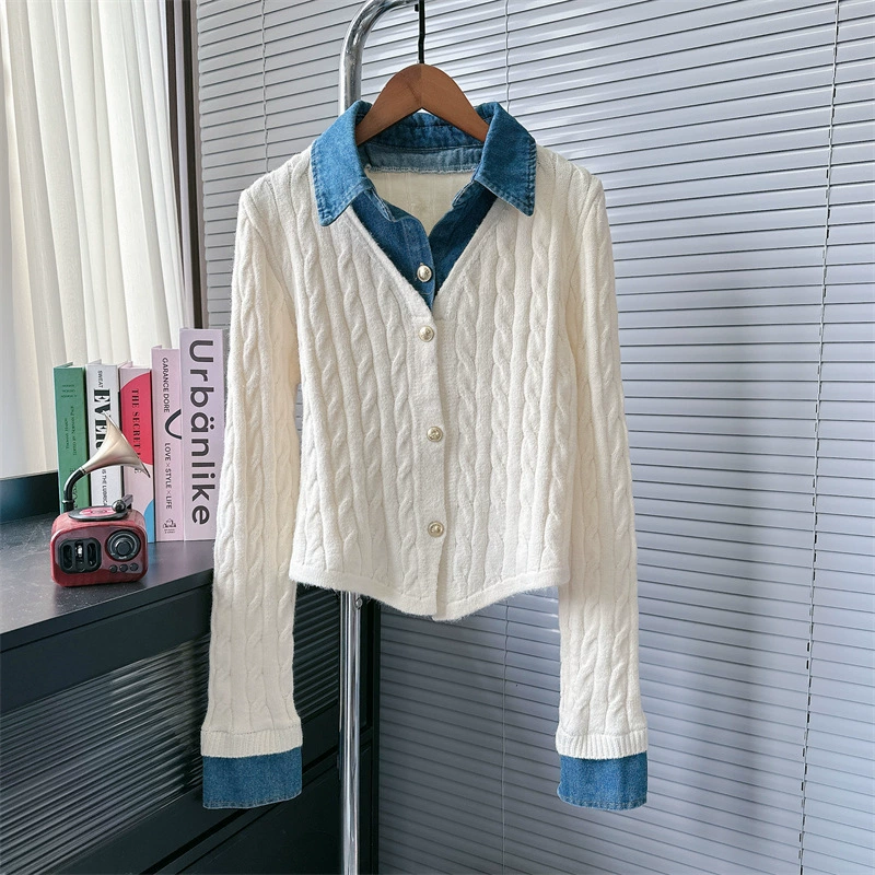 Джинсовая лоскутная куртка-поло с эффектом двухслойного верха для женщин, новая модель осень-зима 2025 года, элегантный облегающий трикотажный кардиган, модный стиль.