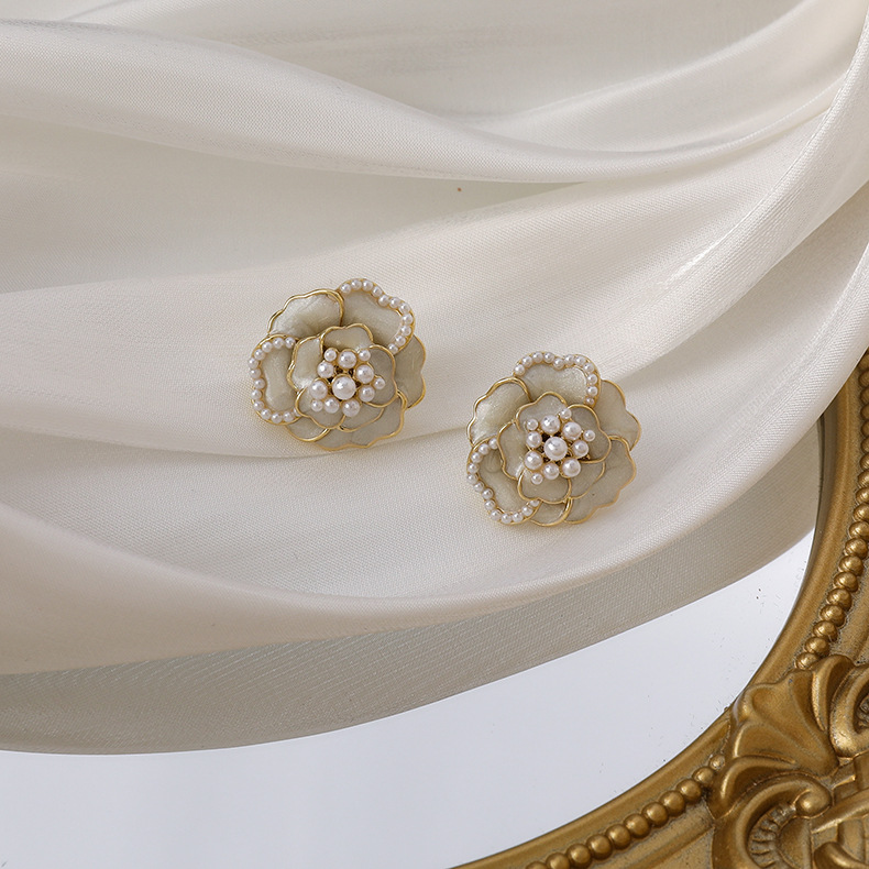 Korean Summer Pearl Camellia Flower Earrings display picture 9