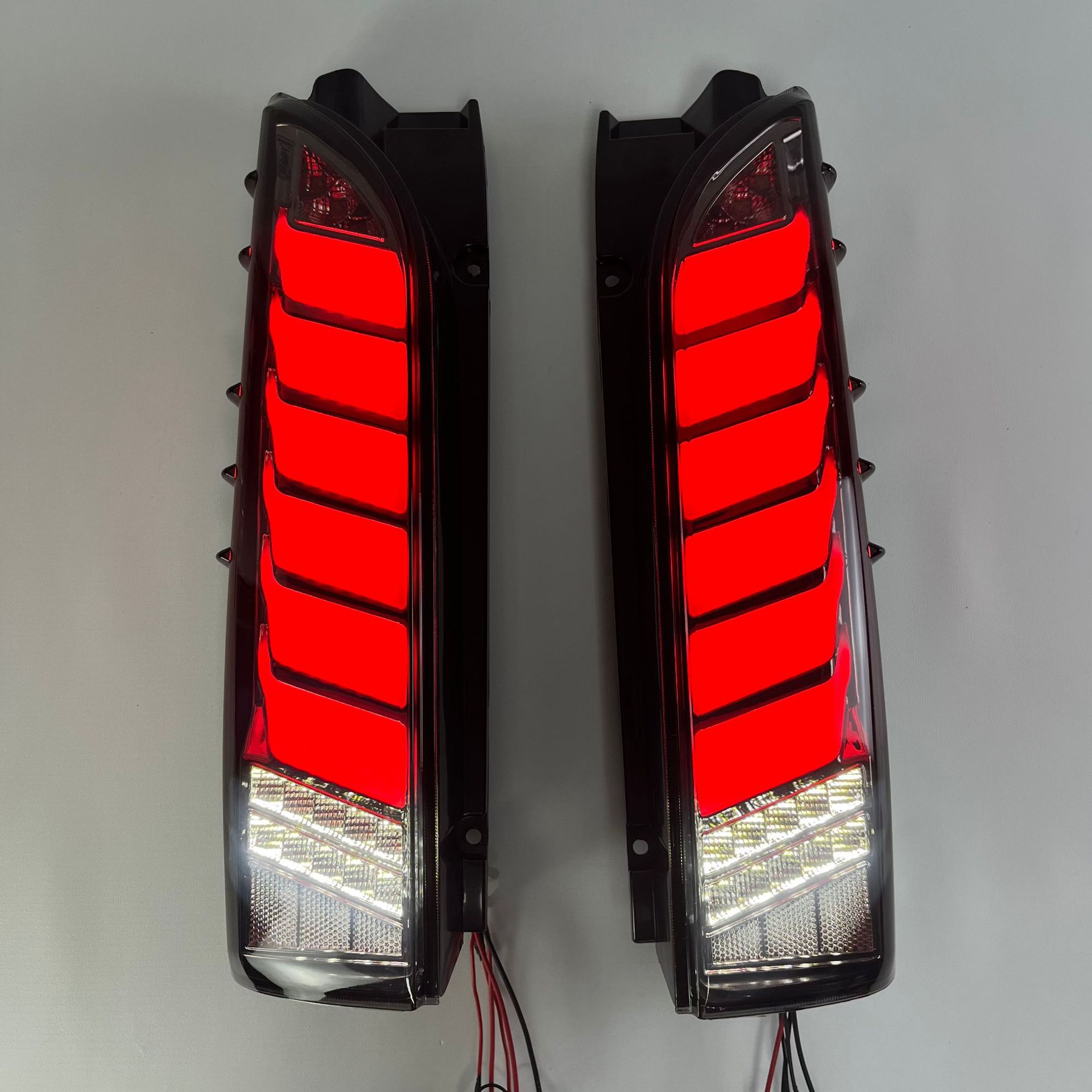 Suitable for Toyota Hiace 200 series (2005-2018) car tail light modification to LED tail lights with sequential brake lights