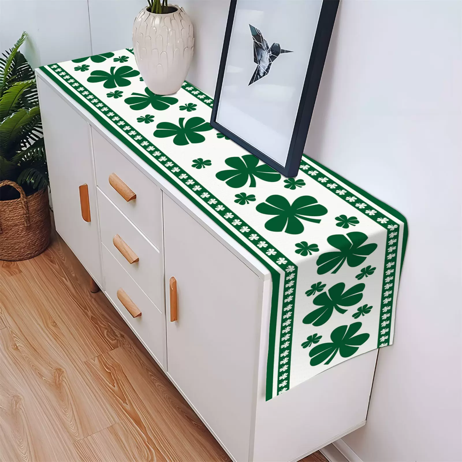 跨境新款圣帕特里克节桌旗爱尔兰风情绿色幸运草系列餐桌装饰桌旗