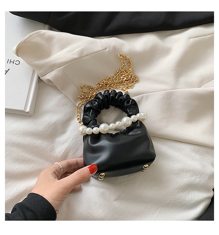 Wholesale Pleated Pearl Chain Solid Color Handbag Nihaojewelry display picture 10