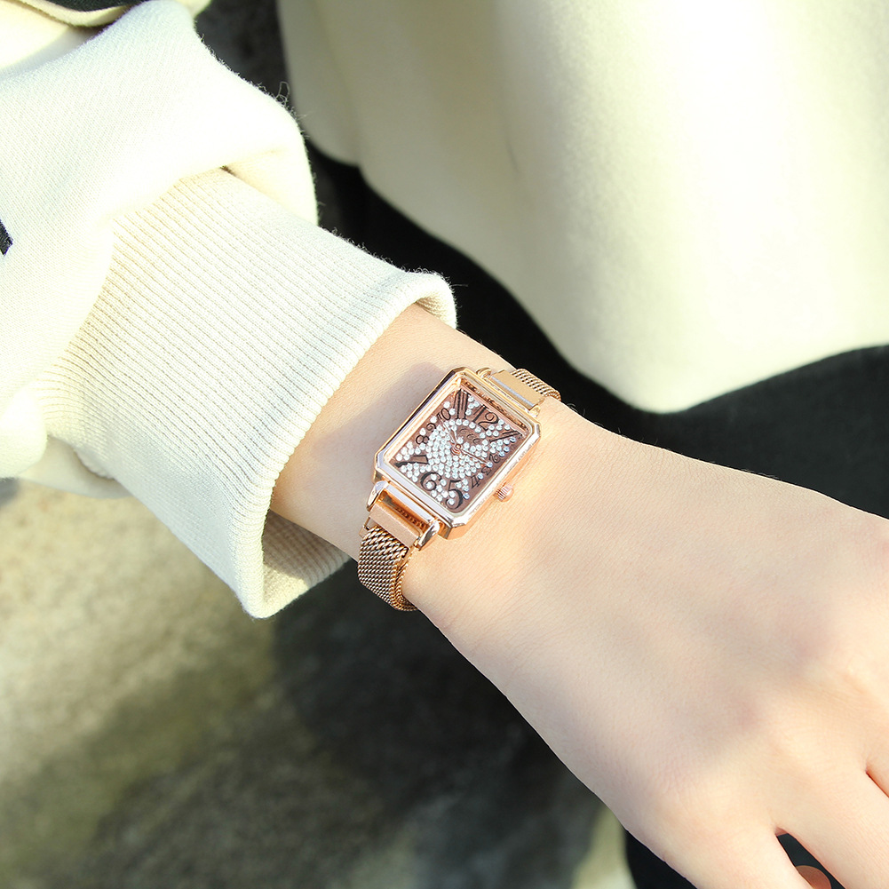 2024 nuovo quadrante digitale Time Square popolare su Internet, fibbia magnetica alla moda con cinturino a maglia fine da donna_voghion.com