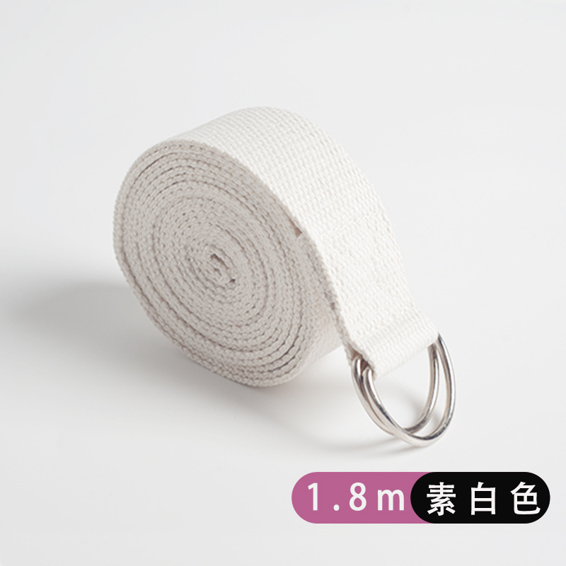 ヨガのストレッチはフィットネスのトレーニングをしています。|undefined