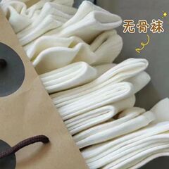 靴下の女性の中筒の積み重ねの靴下の春の夏の日系の白黒の純色の中筒の靴下のinsの潮の長い筒の月子の靴下