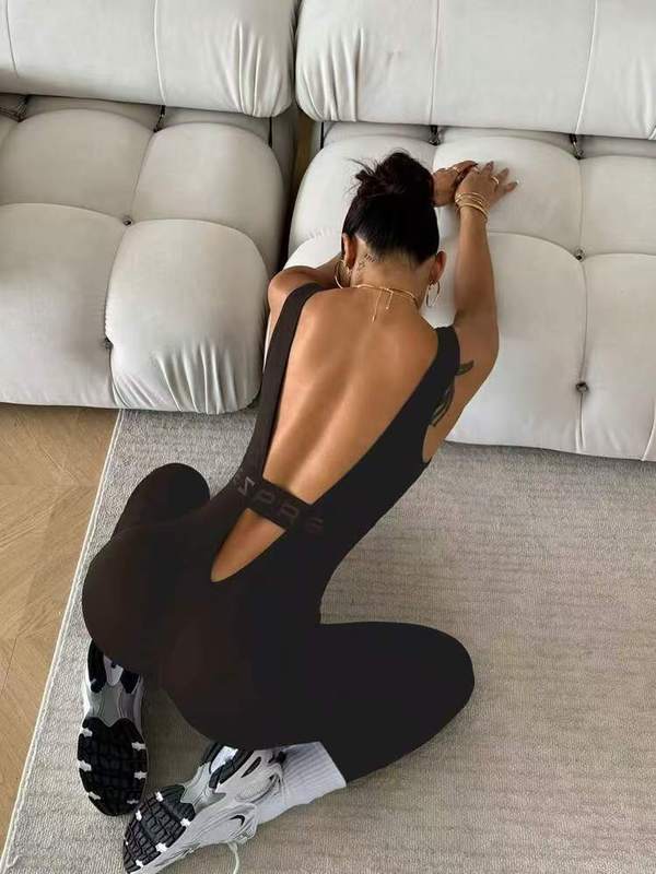 錦糸の5色の欧米はヨガの連体の服のアルファベットの美背のフィットネスの服を縫います。|undefined
