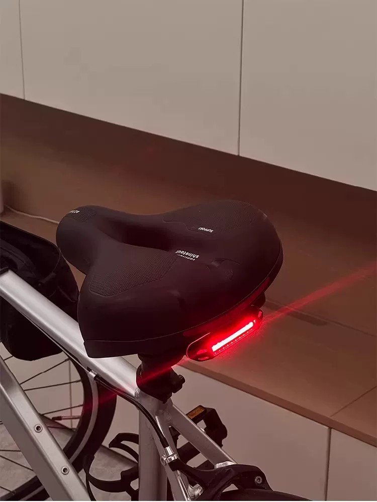 Bicycle seat cushion to prevent butt pain, ultra-soft, enlarged and widened, suitable for mountain bikes, road bikes, and children's bikes, universal modification accessory