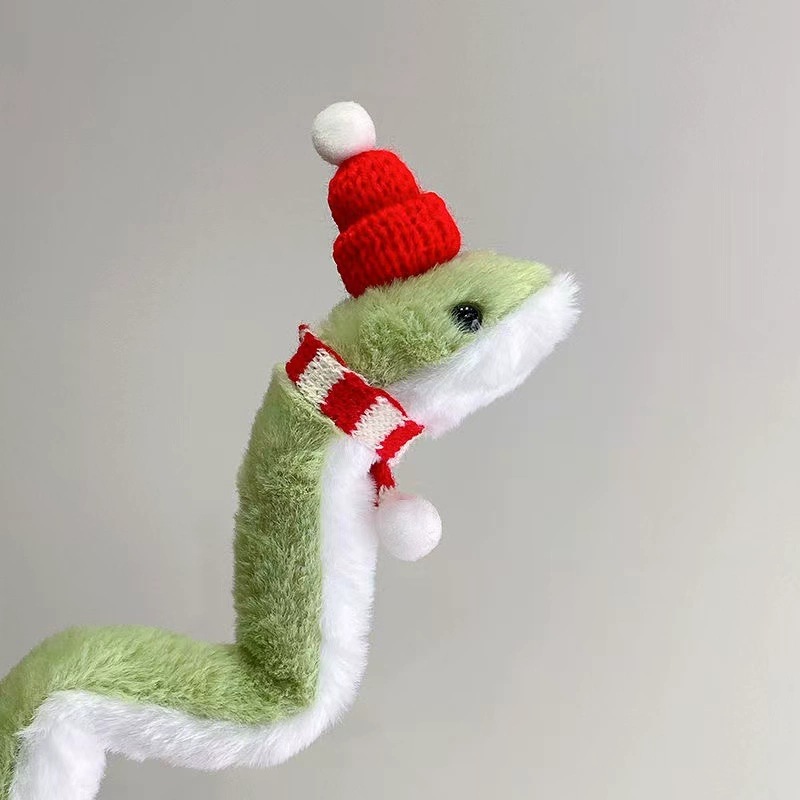 트위스트 스네이크 + 레드 모자 + 스카프